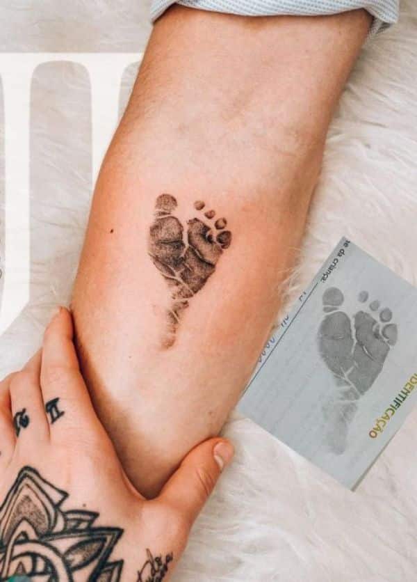 tatuajes de bebes para padres huellas de pie