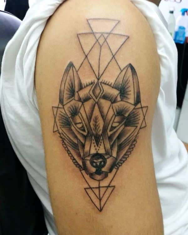 tatuajes de coyotes en el brazo detalles