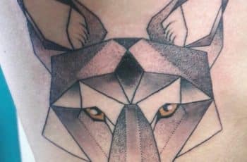 Estéticos tatuajes de coyotes en el brazo a 2 estilos
