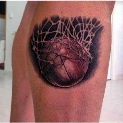 tatuaje de pelota de básquet encestada