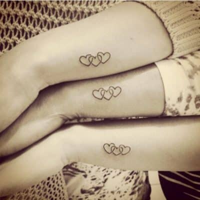 tatuajes de amigas pequeños corazones