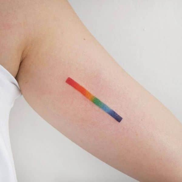 tatuajes de la bandera gay minimalista