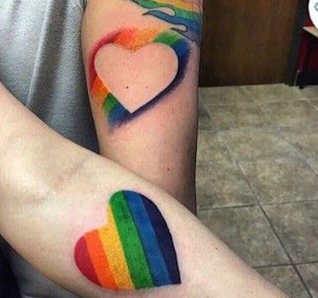tatuajes de la bandera gay para parejas