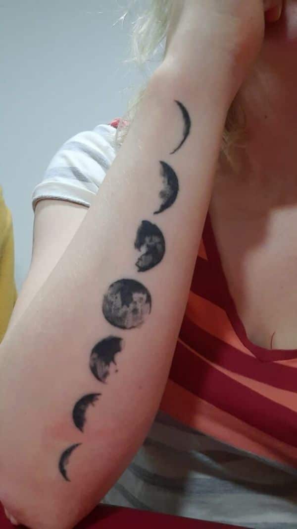 tatuajes de media luna y todas las fases