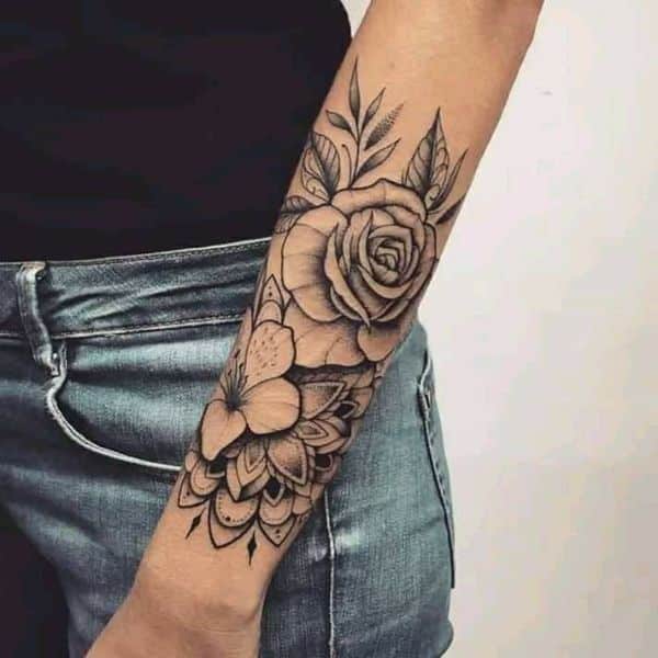 tatuajes media manga mujer flores