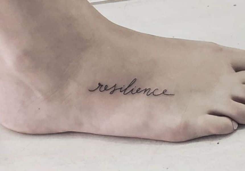 significado de resiliencia tatuaje en pie