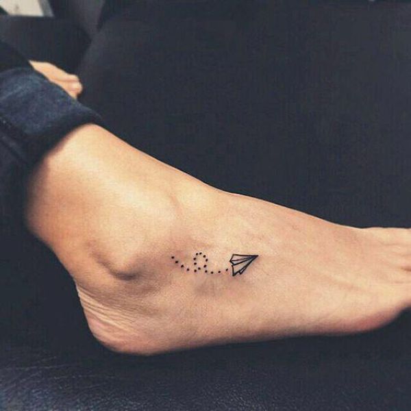 símbolo de la libertad tatuaje avion de papel
