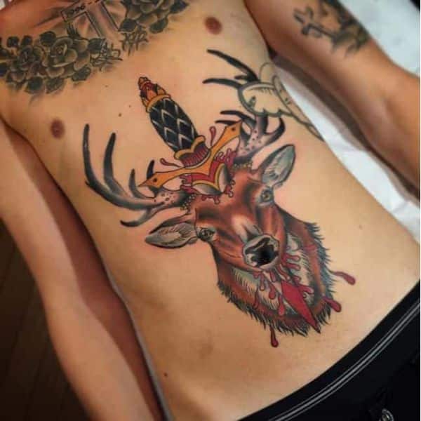 tattoo en la panza hombre ciervo