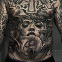 Un gran tattoo en la panza hombre a 3 diseños creativos