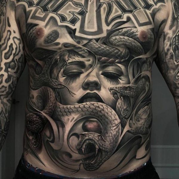 tattoo en la panza hombre con grandes detalles