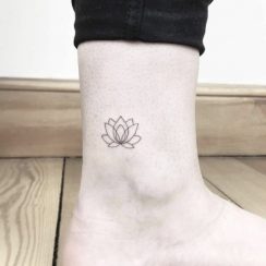 El mejor tatuaje de flor de loto en lienzos femeninos 2022