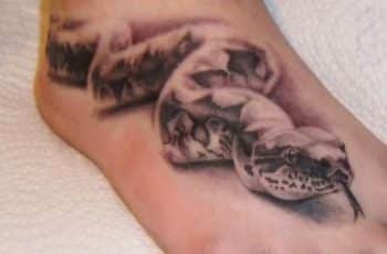 Efectos en tatuajes empeine y tobillo mujer a 1 tinta