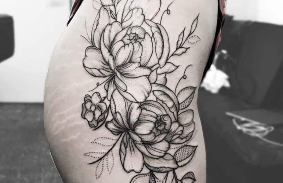 tatuajes en estrías de la panza flores