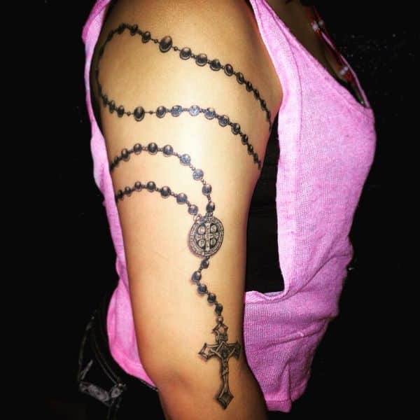 tatuajes religiosos para mujer rosarios