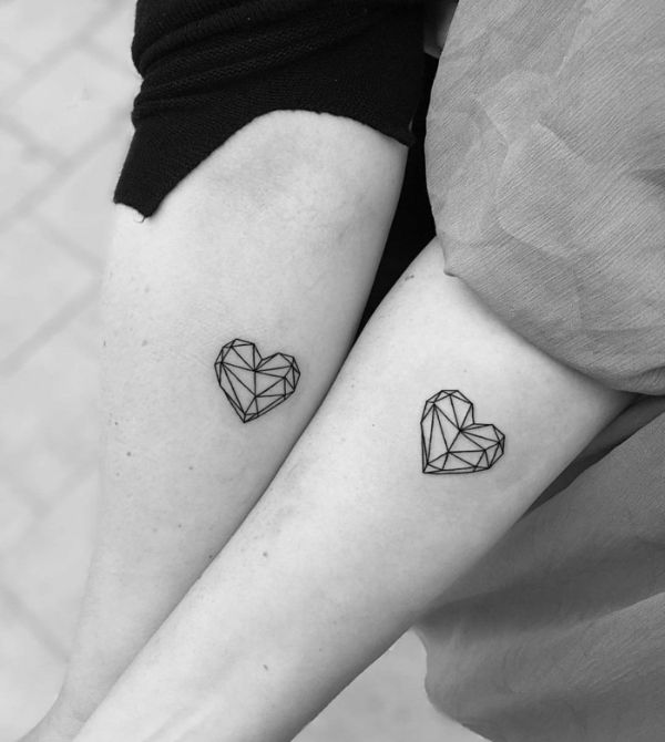 tatuaje de corazón significado geometrico para parejas
