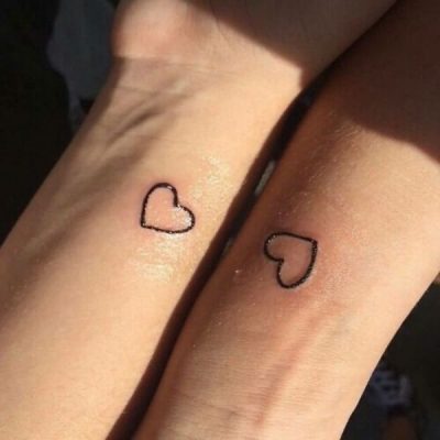 tatuajes de corazones pequeños para parejas