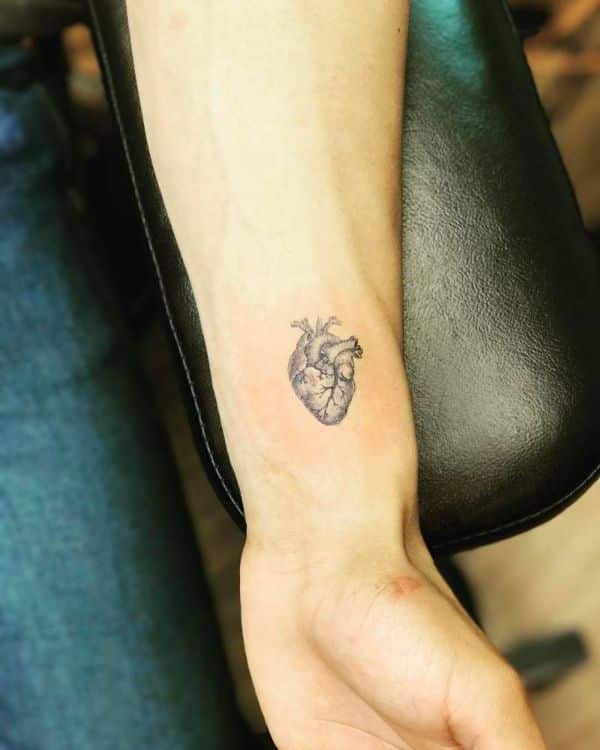 tatuajes de corazones reales pequeños
