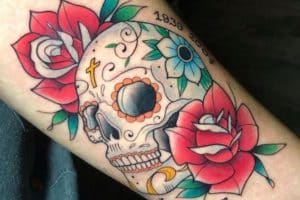 tatuajes de calaveras con rosas homenaje mexicano