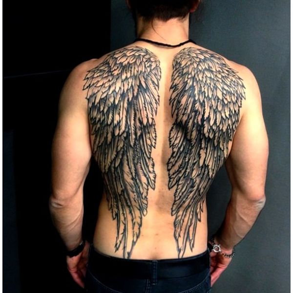 tatuajes bíblicos para hombres alas