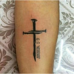 4 diseños de tatuajes bíblicos para hombres espalda