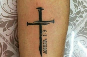 4 diseños de tatuajes bíblicos para hombres espalda