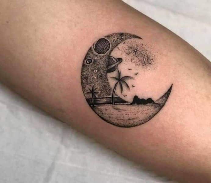 tatuajes de mar para mujeres con lunas y planetas