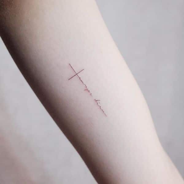 tatuajes bíblicos para mujeres delicados en el brazo
