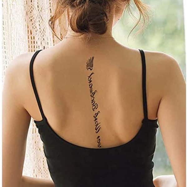 tatuajes bíblicos para mujeres en espina dorsal