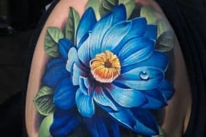 flor de loto azul tatuaje realista