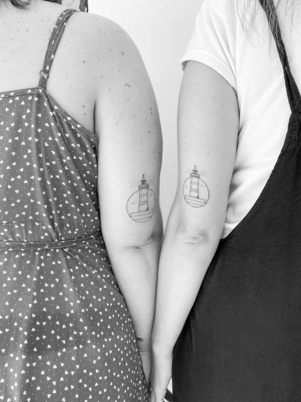 tatuajes de faro para mujer en brazos para amigas