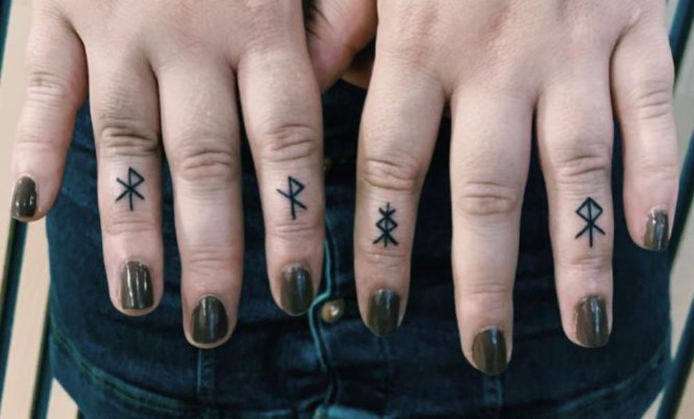 frases vikingas para tatuajes en dedos