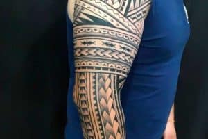 tatuajes manga hombre tribal precisos