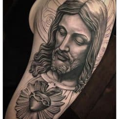 Profundos tatuajes católicos para hombres en 4 ideas