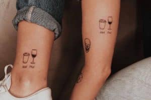 tatuajes de copas para amigas combinación de zonas