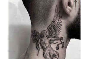 tatuajes religiosos en el cuello angeles