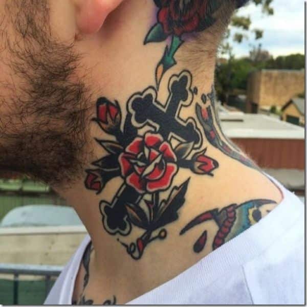 tatuajes religiosos en el cuello tradicional