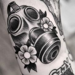 3 estilos de una máscara de gas tattoo futurista