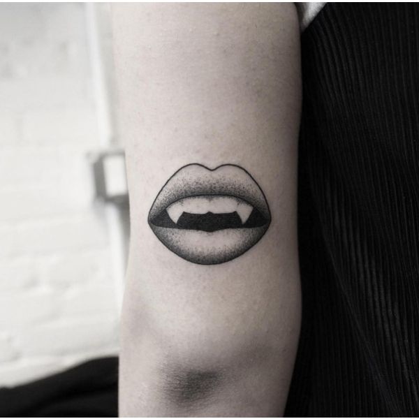 tatuajes de besos hombres de vampira